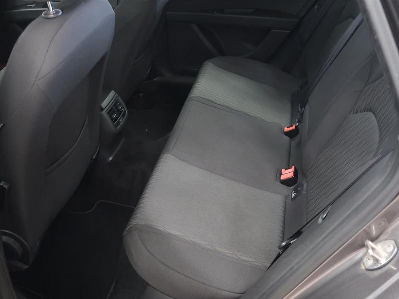 Seat Leon 2,0 TDI 110KW DSG Stylance - fotka 15 z 33