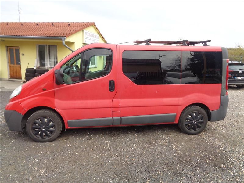 Opel Vivaro 2,0 - fotka 4 z 21