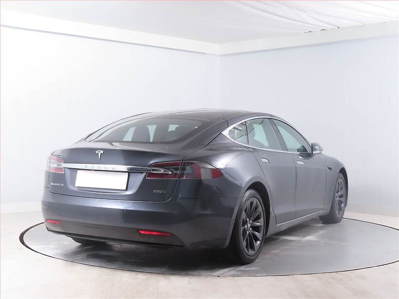 Tesla Model S (2017) P100D, SoH 93% - fotka 5 z 17