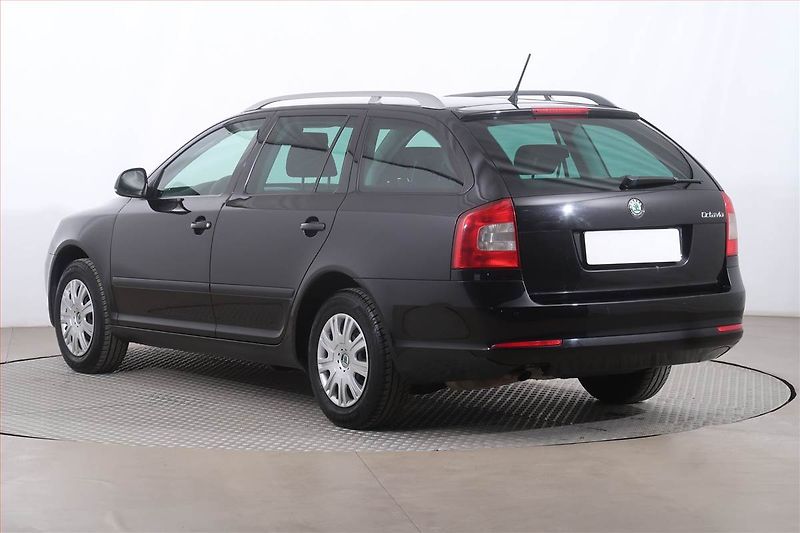 Škoda Octavia (2012) Ambition 1.2 TSI, Serv.kniha - fotka 4 z 18