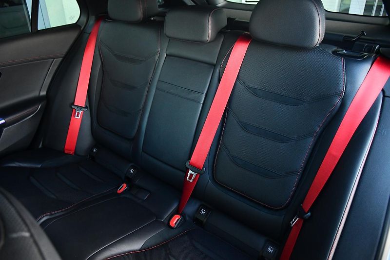 Mercedes-Benz Třídy C 43 AMG 4M N.TOP PANO HUD ČR - fotka 18 z 54