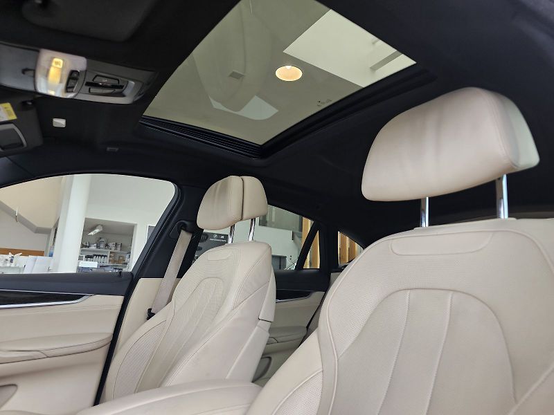 BMW X6 xDrive30d - fotka 14 z 31
