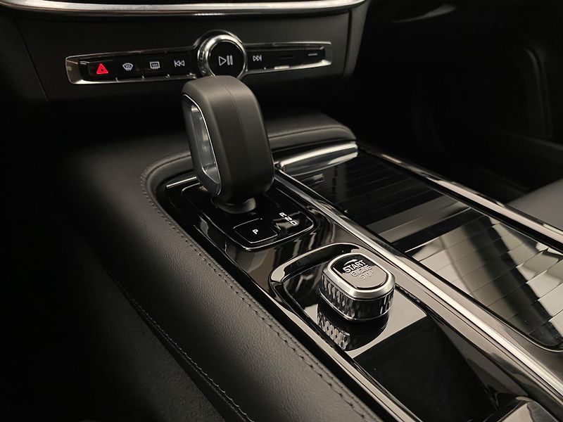 Volvo V90 T6 AWD RECHARGE BRIGHT PLUS - fotka 33 z 64