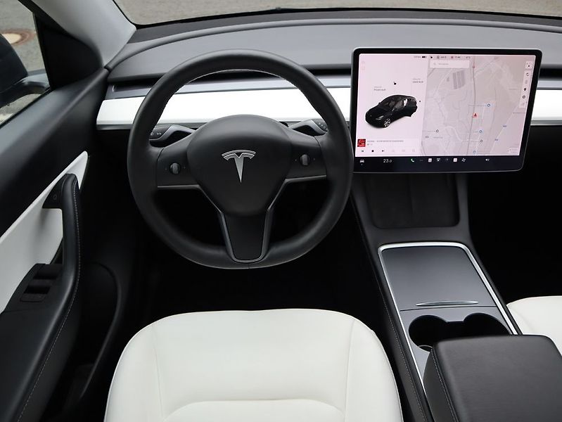 Tesla Model Y (2022) - fotka 25 z 45
