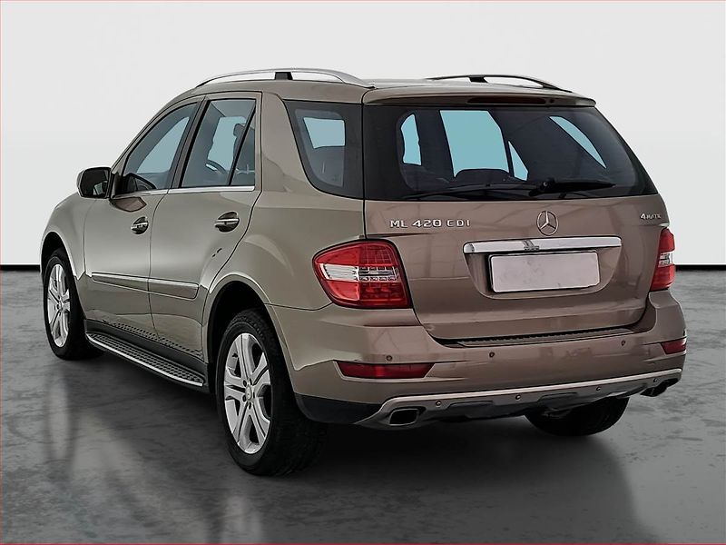 Mercedes-Benz Třídy M (2008) ML 420 CDI - fotka 4 z 17