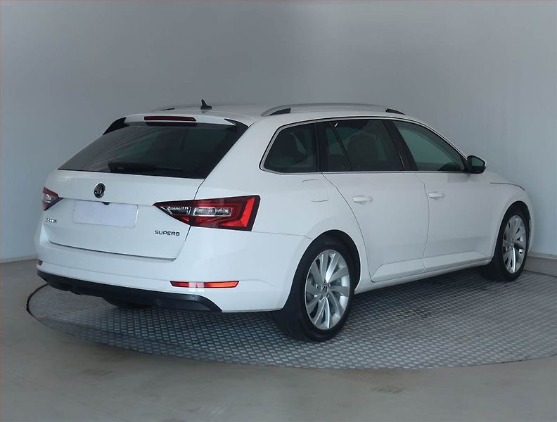 Škoda Superb (2017) Style 2.0 TDI, Kůže, Navi - fotka 5 z 17