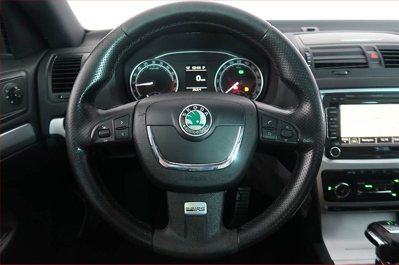 Škoda Octavia (2010) RS 2.0 TDI, Automat, Xenony - fotka 16 z 18