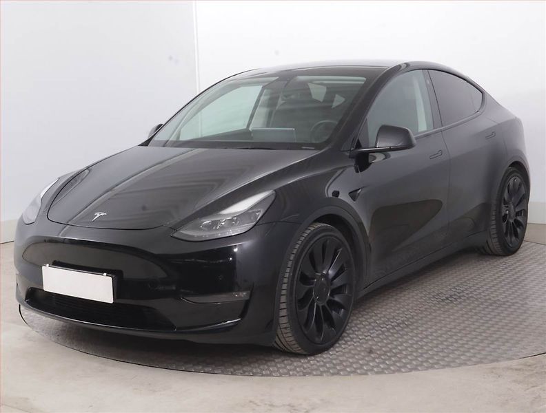 Tesla Model Y (2022) Performance 79kWh, SoH 82% - fotka 2 z 21