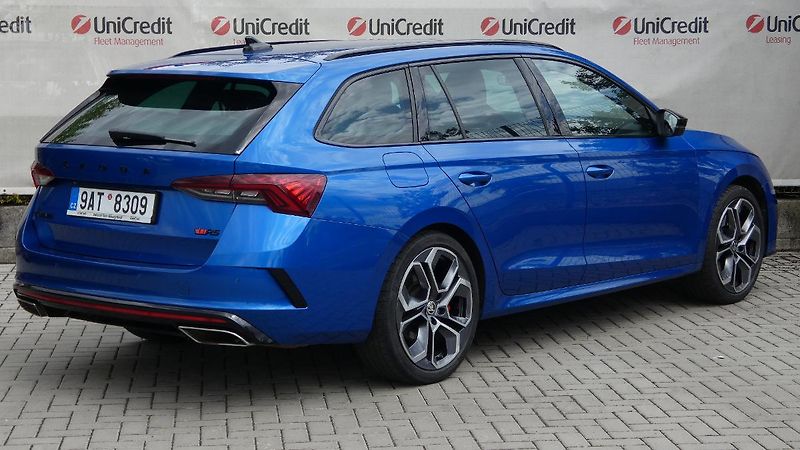 Škoda Octavia Combi 2.0 TSI RS 180kW - fotka 3 z 26