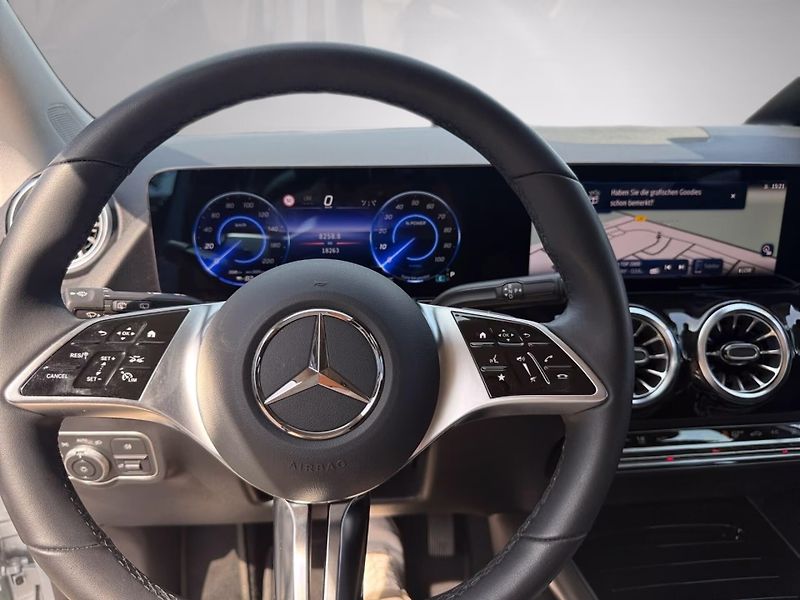 Mercedes-Benz EQA 300 4M Progressive 360 Keyless - fotka 16 z 18