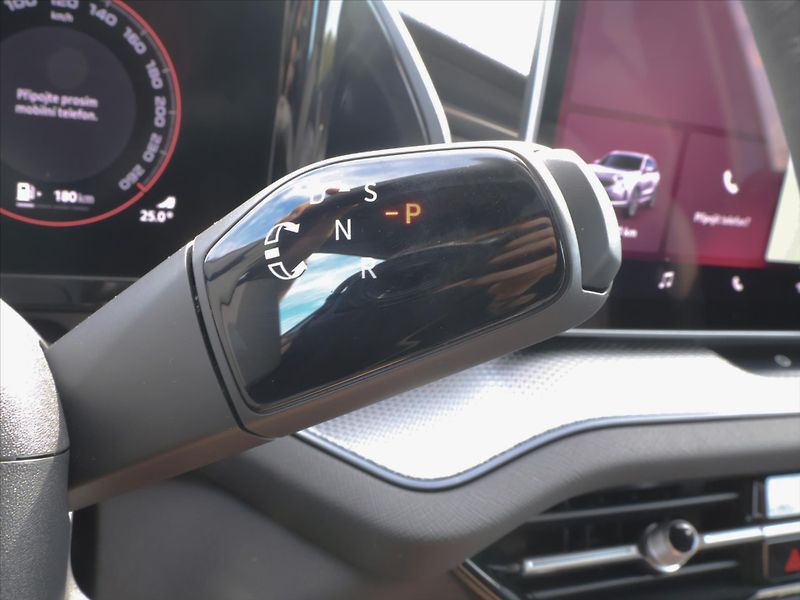 Škoda Kodiaq 2,0 TDI DSG 4x4 Sportline 7-Mí - fotka 25 z 34