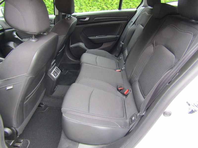 Renault Mégane (2019) 1.3 TCe  AUTOMAT - fotka 23 z 46