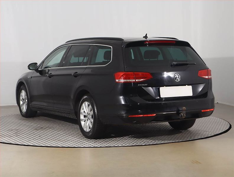 Volkswagen Passat (2015) 2.0 TDI, Navi, Tempomat - fotka 4 z 23