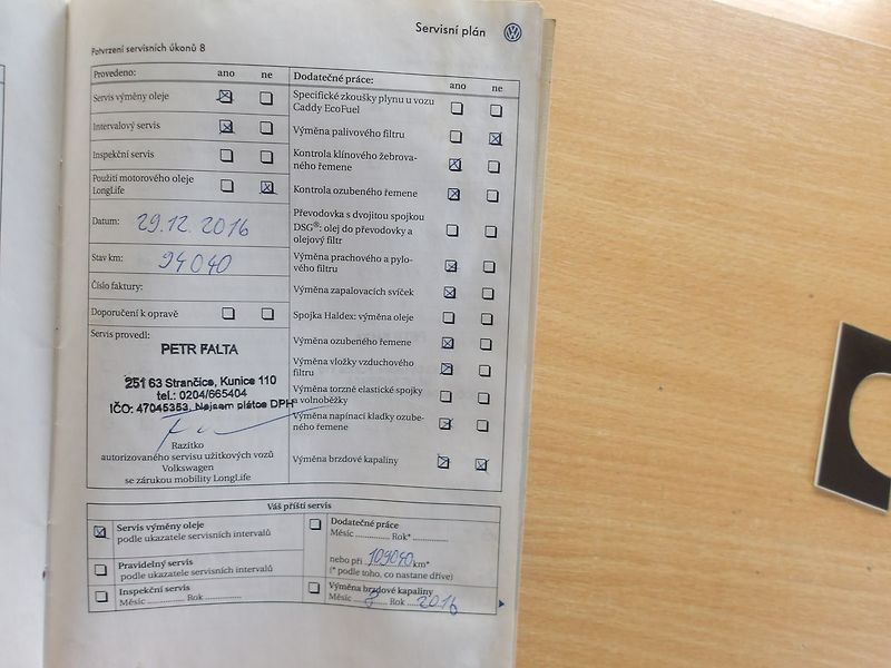 Volkswagen Caddy 1,4i ČR 1.MAJITEL !!! - fotka 30 z 37