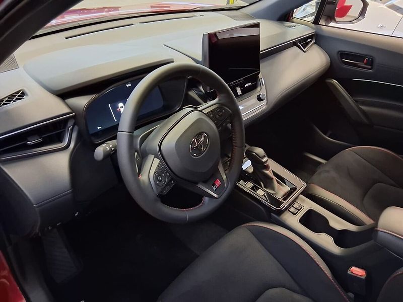 Toyota Corolla Cross GR-sport 2,0 HEV - fotka 2 z 5