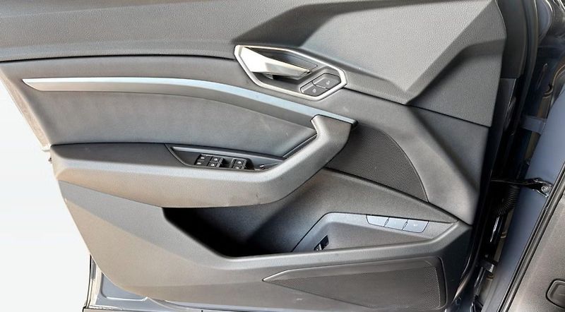 Audi Q8 e-tron 50 Q Kamera Tažné Ambient - fotka 12 z 18