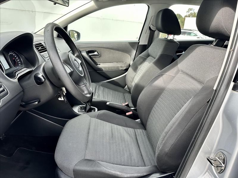 Volkswagen Polo 1,6 TDi Klimatizace serviska - fotka 14 z 35