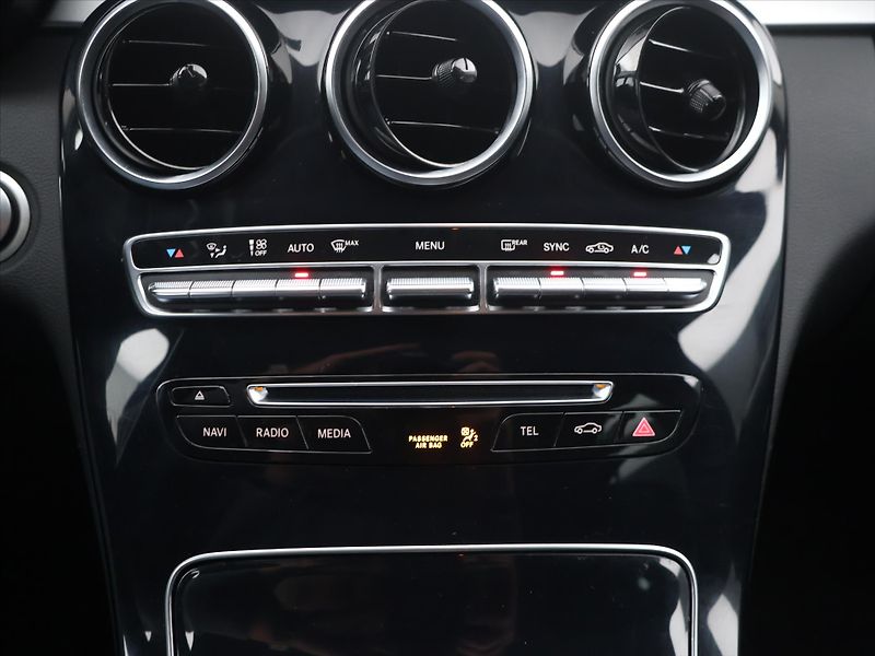 Mercedes-Benz Třídy C 2,1 220d 125kW Aut.klima Tažné - fotka 18 z 28