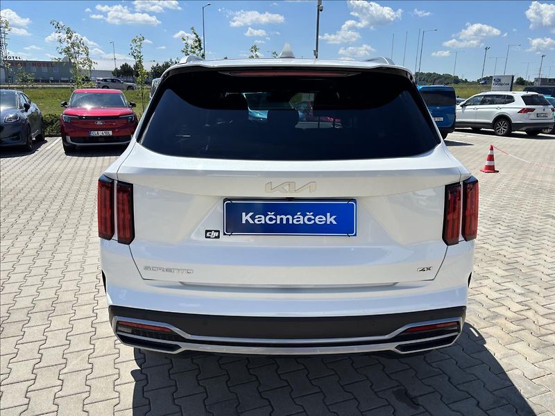 Kia Sorento 2,2 CRDi SCR 4x4 142kW Top - fotka 2 z 53