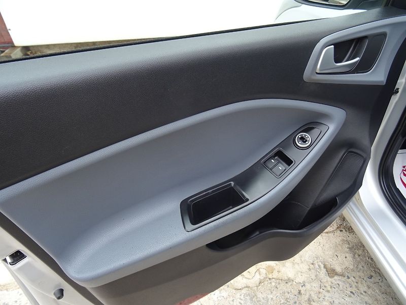 Hyundai i20 (2015) 1.2i,1majČR,s.kniha,klima - fotka 15 z 22