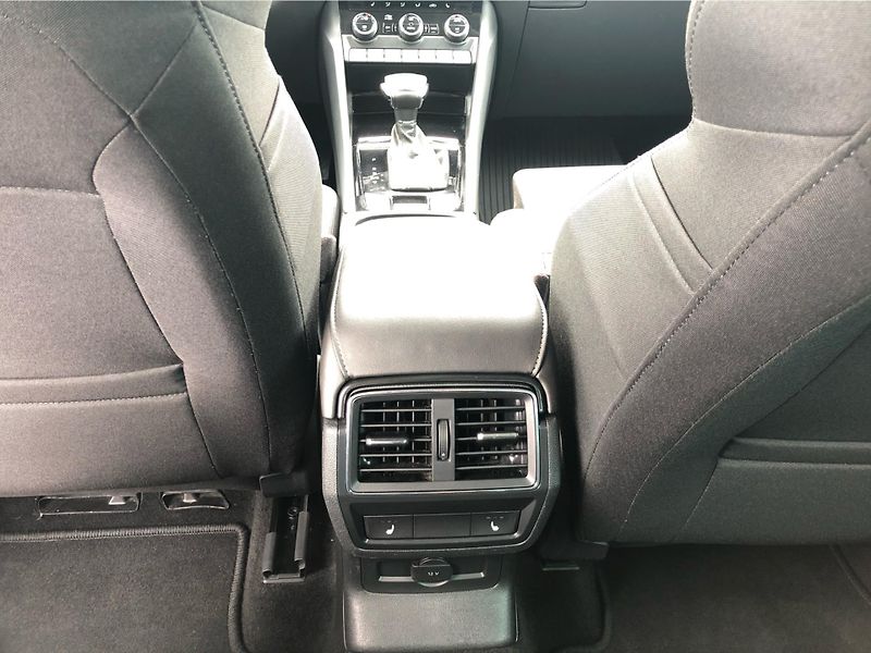 Škoda Karoq 1,5 TSI DSG Style - fotka 24 z 30