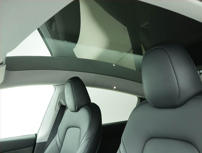 Tesla Model Y (2022) Performance 79kWh, SoH 89% - fotka 17 z 21