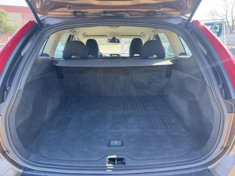 Volvo XC60 (2010) 2.4D5 151KW 1.Majitel AWD  - fotka 35 z 40
