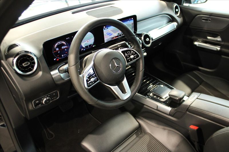 Mercedes-Benz GLB 220d 4MATIC MBEAM/Pano/Night/M - fotka 10 z 29