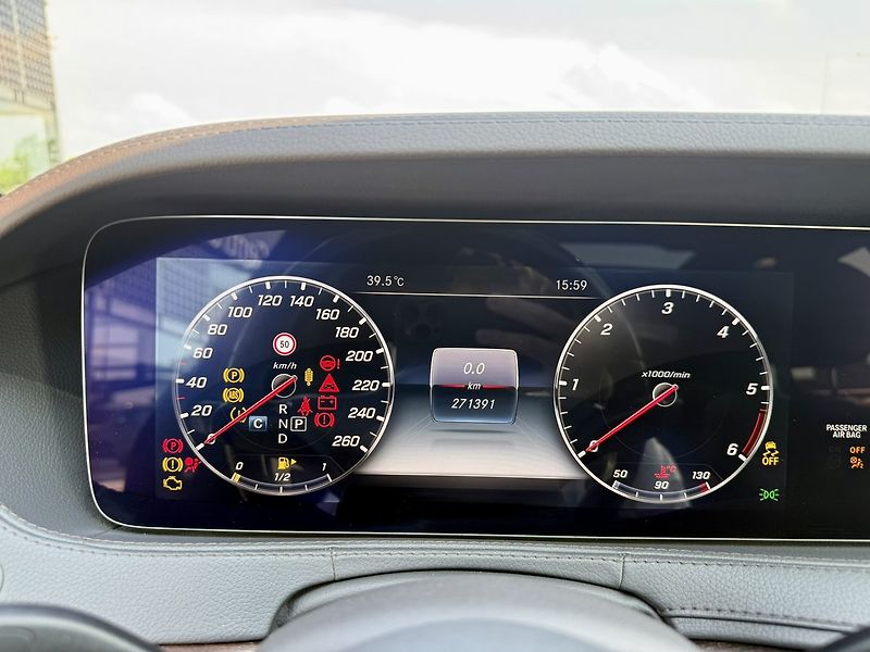 Mercedes-Benz Třídy S (2018) 400 d 4MATIC Long - fotka 37 z 54