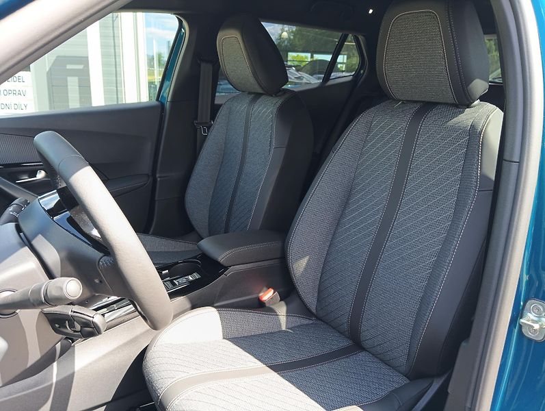 Peugeot 2008 (2026) ALLURE Hybrid 145 e-DCS6 - fotka 16 z 20