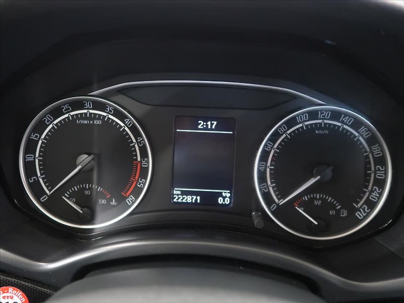 Škoda Octavia 2,0 TDI CR RS Combi NEZ. TOPEN - fotka 21 z 36
