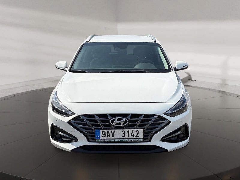 Hyundai i30 (2023) SMART 1.5T-GDI 118kW 1.CZ DPH - fotka 2 z 11