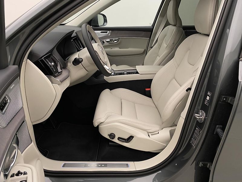 Volvo XC90 (2026) B5 AWD AUT BRIGHT PLUS 7míst - fotka 3 z 68