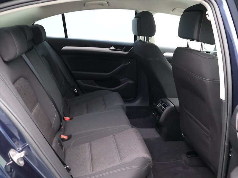 Volkswagen Passat 1.4 TSI 110kW LED DSG Tažné - fotka 13 z 29