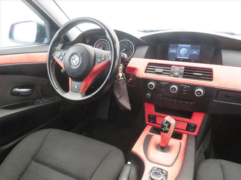 BMW Řada 5 (2009) 520d, Automat, Navi, Tempomat - fotka 7 z 15