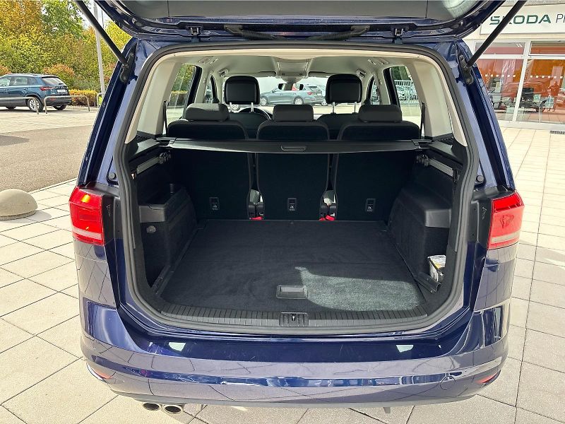 Volkswagen Touran 2,0TDi 140kW HIGHLINE BUSINESS - fotka 25 z 30