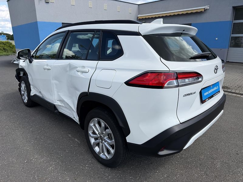 Toyota Corolla Cross 1,8i hybrid automat navigace - fotka 5 z 21