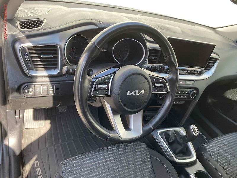 Kia Ceed (2023) 1.5 T-GDi SW, 1.maj,ČR, TOP - fotka 13 z 18