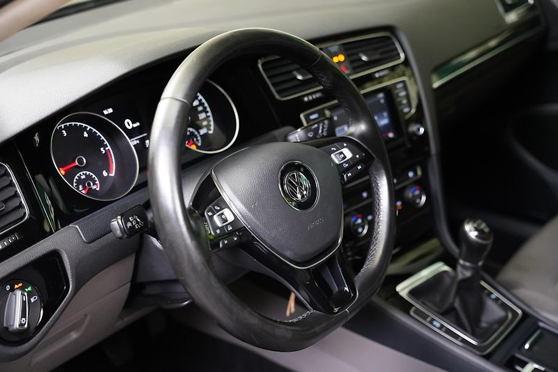 Volkswagen Golf - fotka 14 z 24