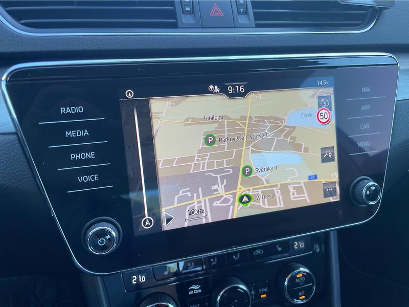 Škoda Superb 2.0 TDi DSG 7st. STYLE - fotka 19 z 26