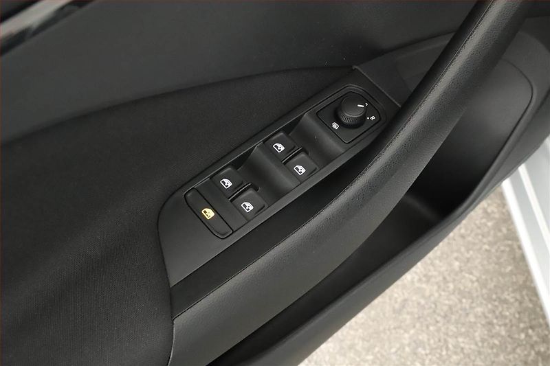 Škoda Scala (2022) 1.0 TSI, Tempomat - fotka 8 z 14