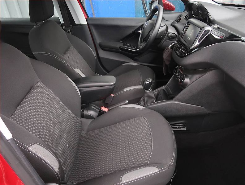 Peugeot 208 (2016) 1.6 BlueHDi, Tempomat - fotka 9 z 21