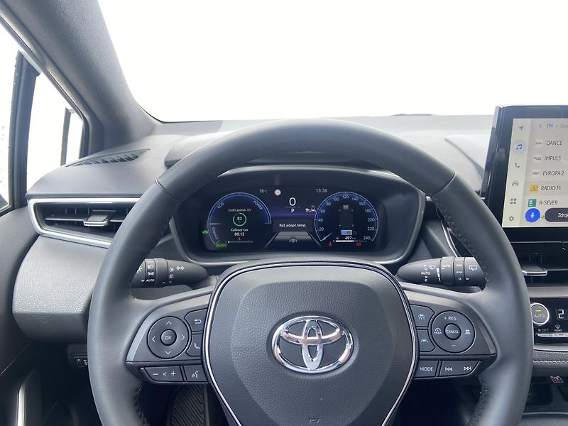 Toyota Corolla 1.8 HSD e-CVT Comfort TECH - fotka 14 z 21
