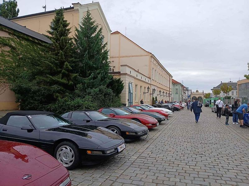 V Plzeňském Prazdroji si dali sraz příznivci amerických sportovních vozů Corvette.