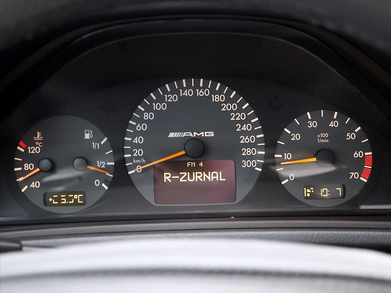 Mercedes-Benz CLK 5.4 i 255kW 55 AMG Aut. - fotka 15 z 38