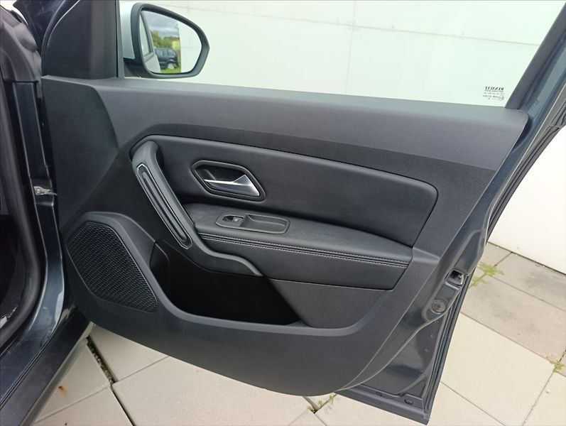Dacia Duster 1,6 SCe Aut.klima, Kamera,Navi - fotka 25 z 36