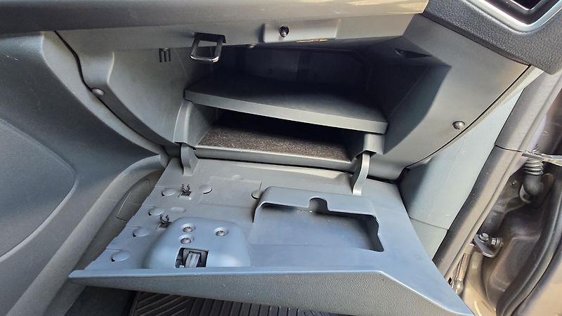 Ford Grand C-MAX 1.6 16V TITANIUM 7MÍSTNÝ  - fotka 22 z 42