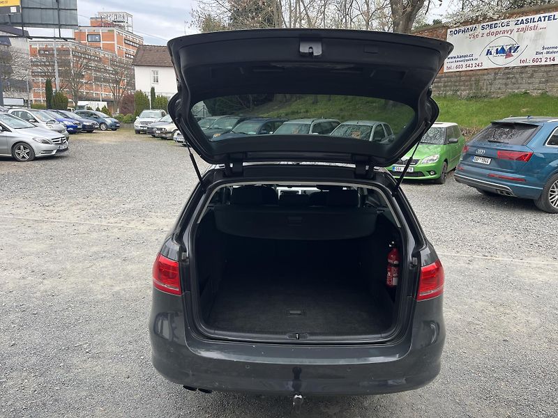 Volkswagen Passat (2011) 2,0 TDi 103 Kw TAŽNÉ - fotka 14 z 14