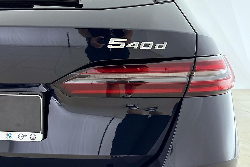 BMW Řada 5 540d xDrive Touring - fotka 4 z 16