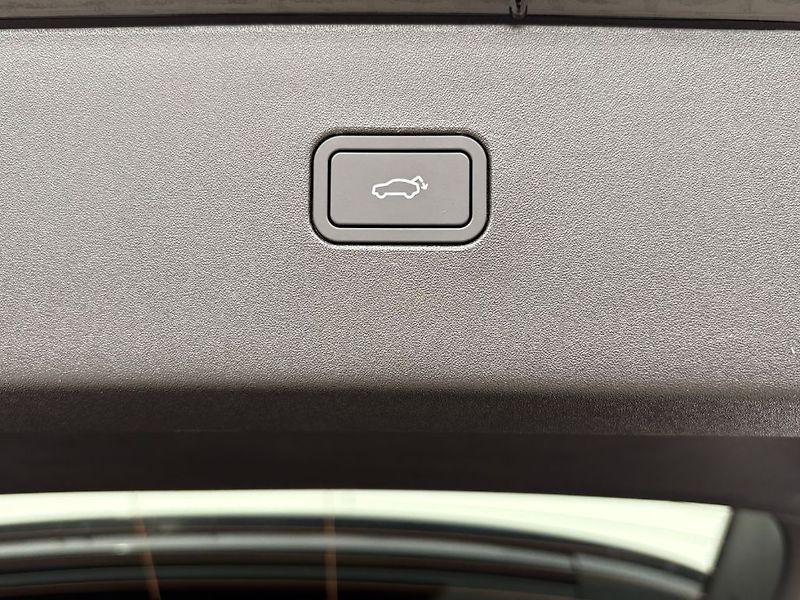 Volvo EX30 PLUS BLACK EDITION P5 LONG RAN - fotka 17 z 18